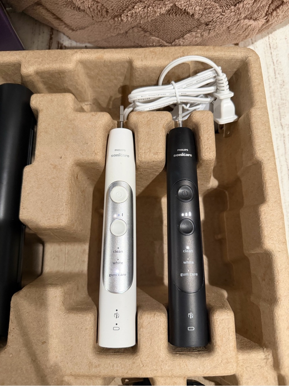 Philips Sonicare Professional Clean Rechargeable Toothbrush 2-pack Store Display - Picture 2 of 3